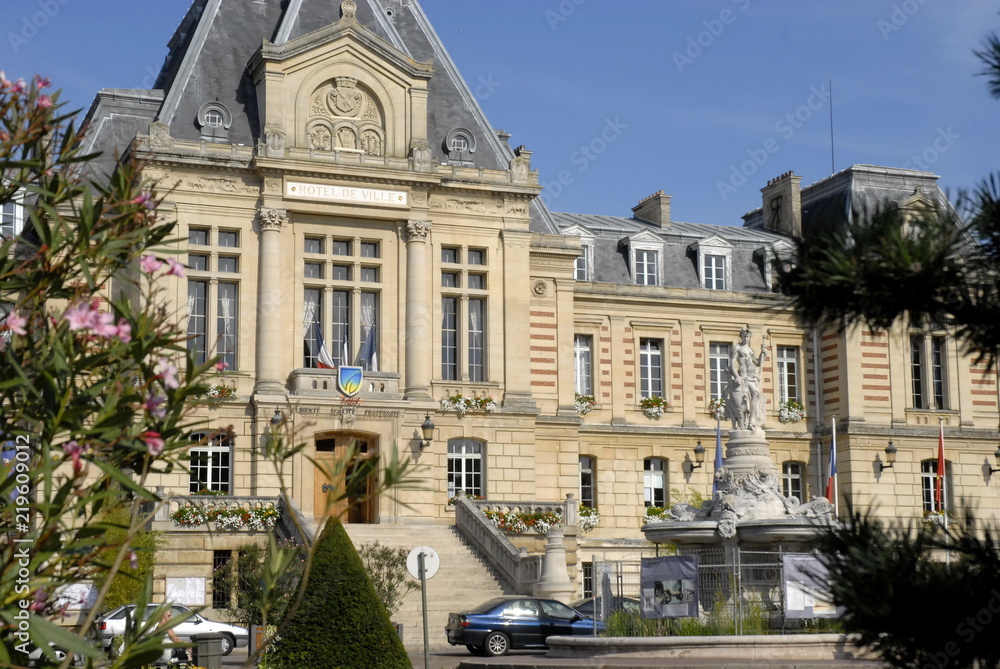 Ville d'Evreux, Hôtel de Ville et la fontaine monumentale, département de l'Eure, Normandie, France