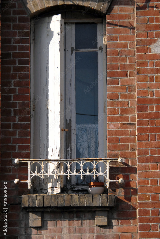 Ville d'Evreux, vieille fenêtre et volet, département de l'Eure, Normandie, France