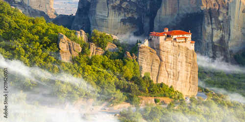 Obraz na płótnie Mountain scenery with Meteora rocks and Monastery, landscape place of monasteries on the rock. w salonie