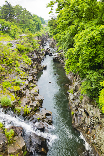 渓谷と川