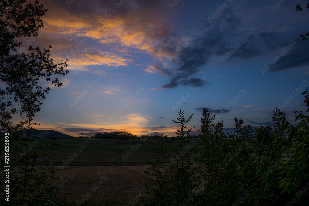 Fototapeta premium coucher de soleil campagne