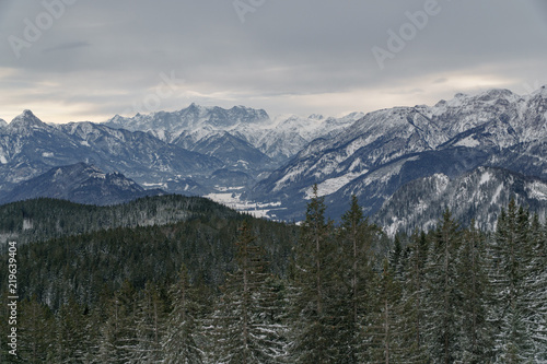 Verschneite Bergwelt beim Wandern im Schnee in Füssen © Michael