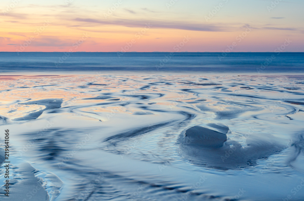 amanecer y atardecer en la costa del país vasco, euskadi. gaztelugatxe