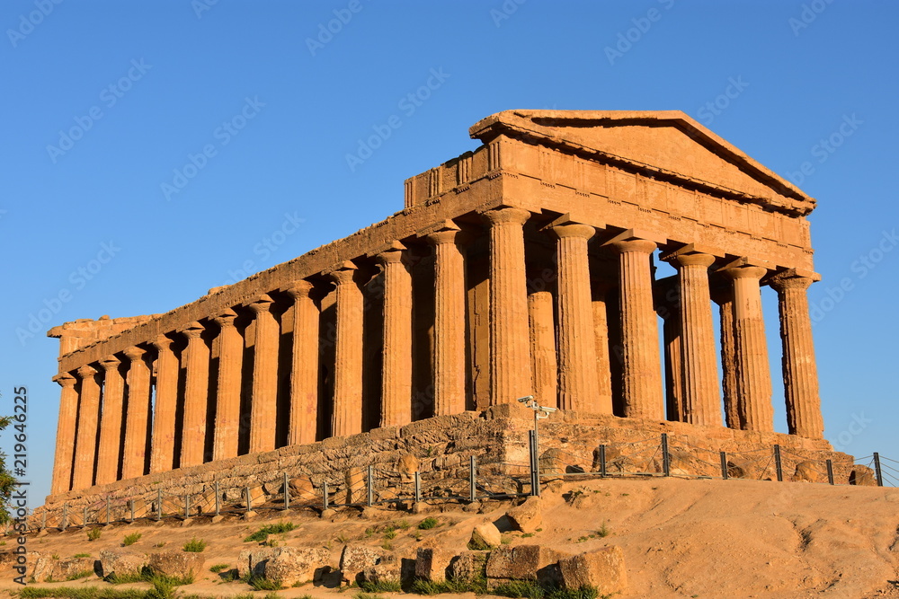 Fototapeta premium La vallée des temples à Agrigente en Sicile