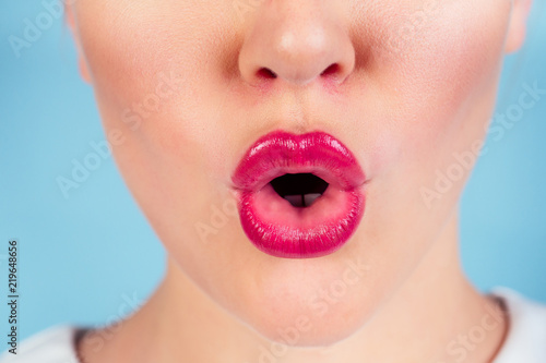 Photos Close up view of beautiful woman lips with purple red matt lipstick studio shot