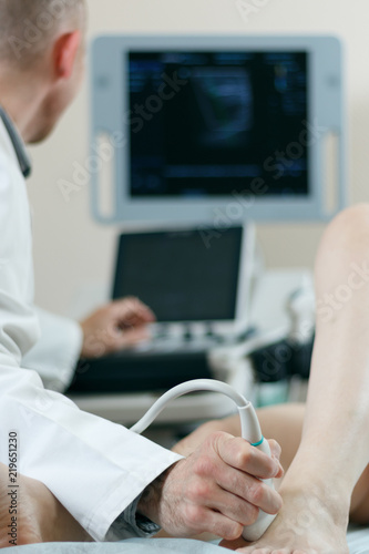 Ultrasound scanning of the foot joint