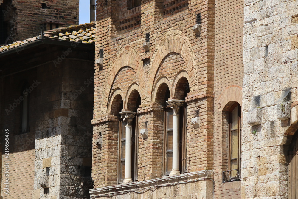 San Gimignano, le facciate dei palazzi.