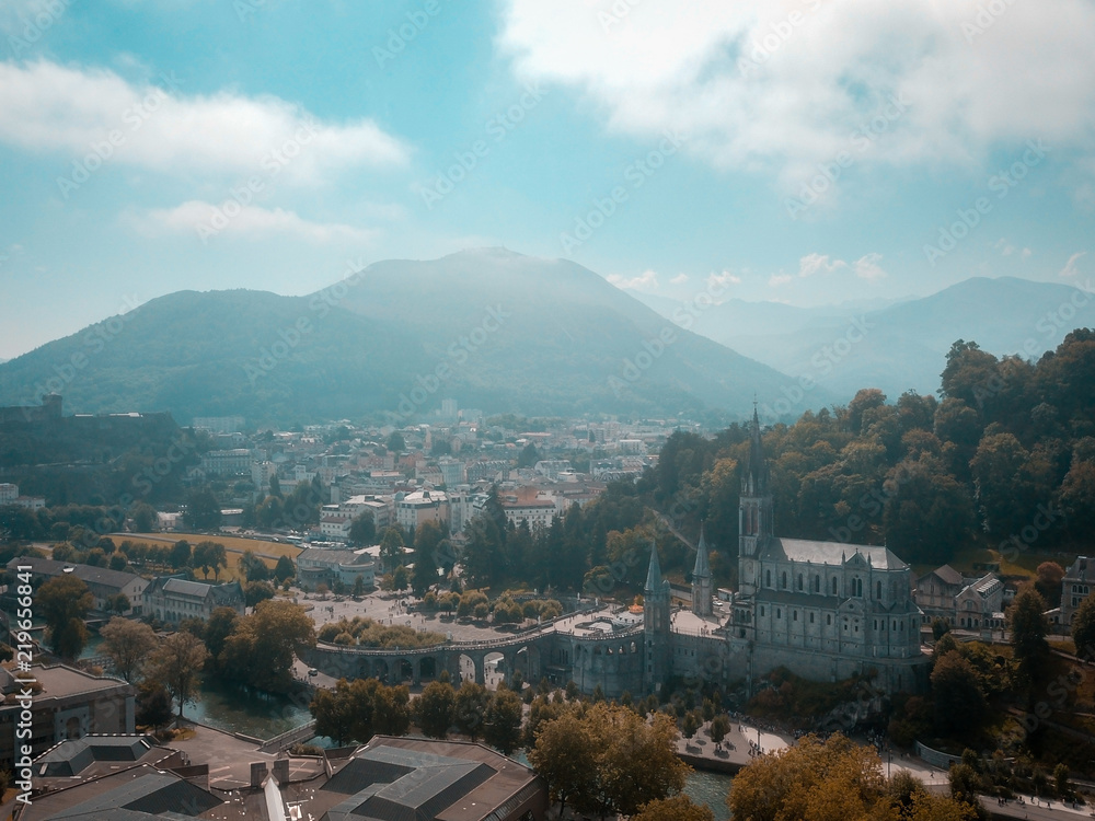 Obraz premium Idyllic church in the mountains