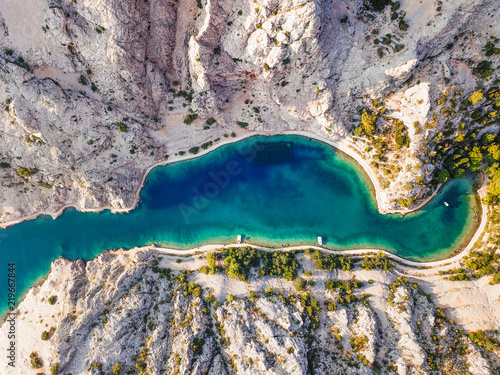 DCIM100MEDIADJI_0063.JPGZavratnica is a 900 m long narrow inlet located at the foot of the mighty Velebit Mountains, in the northern part of the Adriatic Sea.