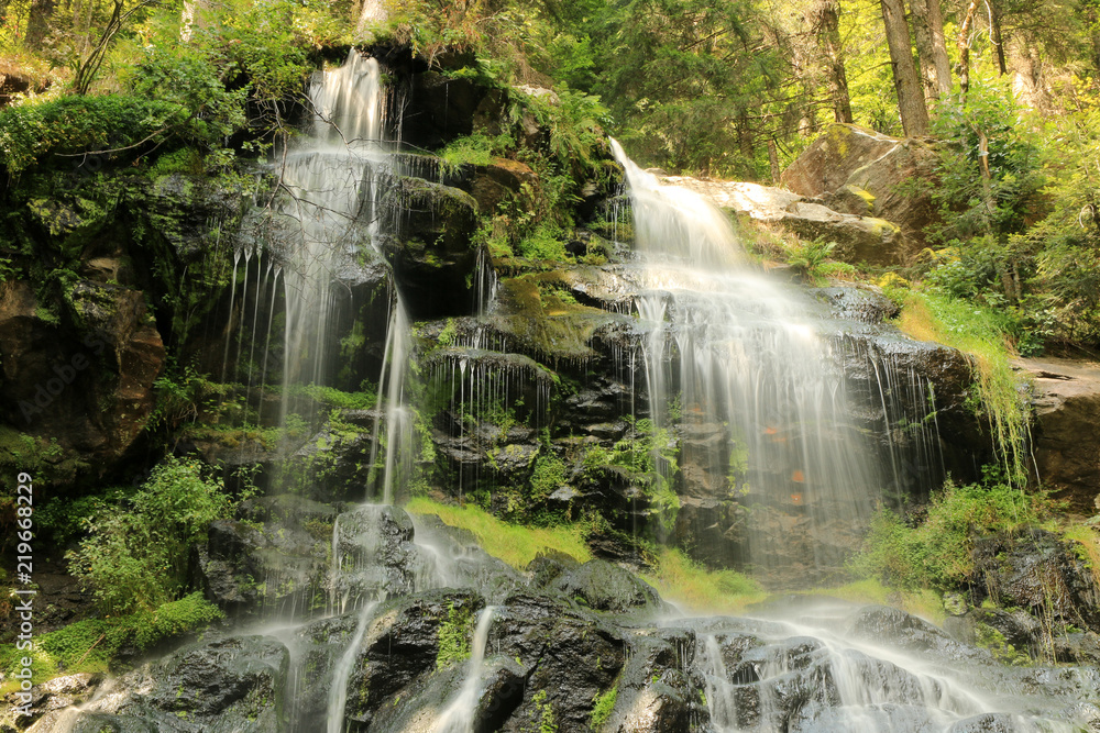 Fototapeta premium Zweribach-Wasserfall