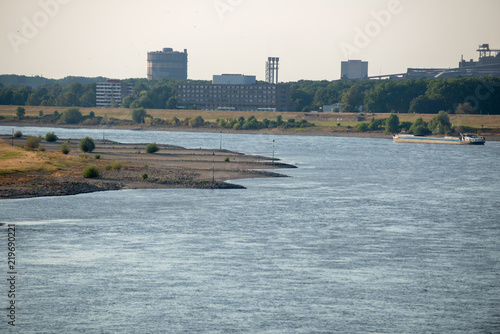 Niedrigwasser Rhein, Duisburg-Ruhrort, Hafen