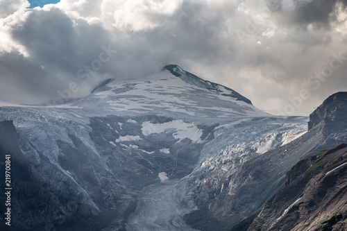 Glacier in the valley below Grossglockner and Johannisberg mountain © Pavel Rezac