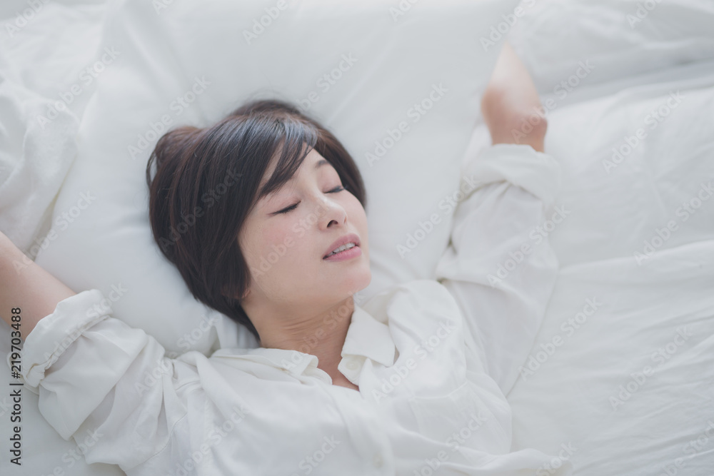 うたた寝・女性 うたた寝・女性