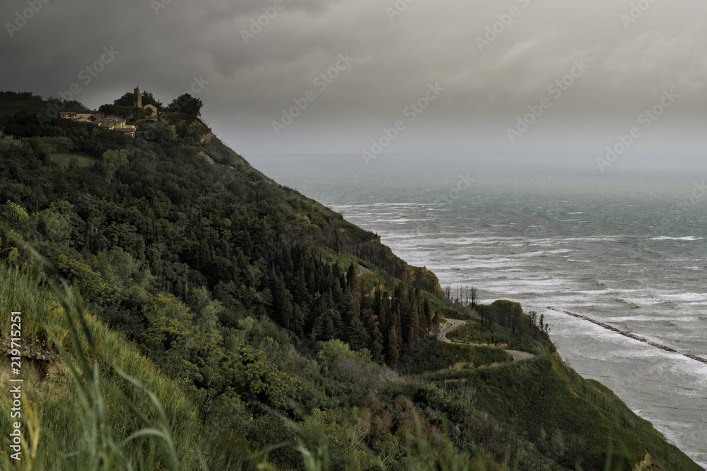 Fiorenzuola di Focara veduta sul mare adriatico Fiorenzuola di Focara veduta sul mare adriatico