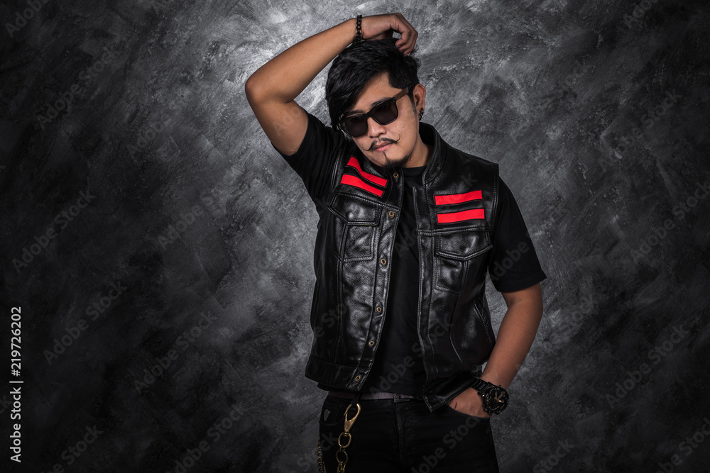 Naklejka premium biker man in black leather jacket