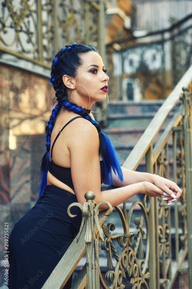 Portrait of a young fashionable woman in the city