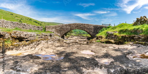 Obraz na plátně Yorkshire landscape with the dried-up River Skirfare near Litton, North Yorkshir