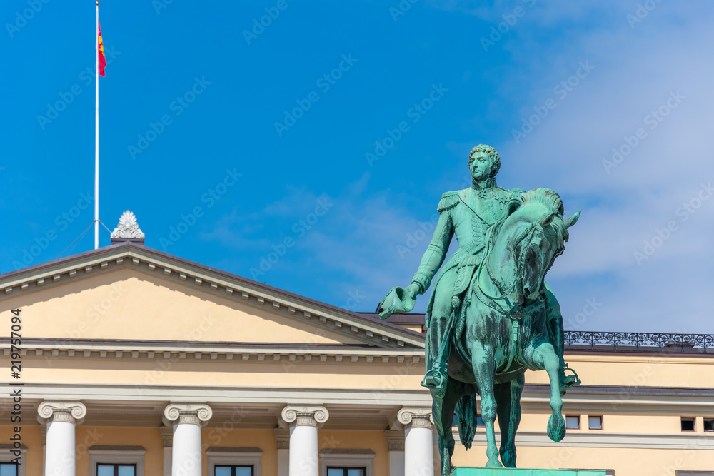 Obraz premium Statue of King Karl Johan in Oslo, Norway
