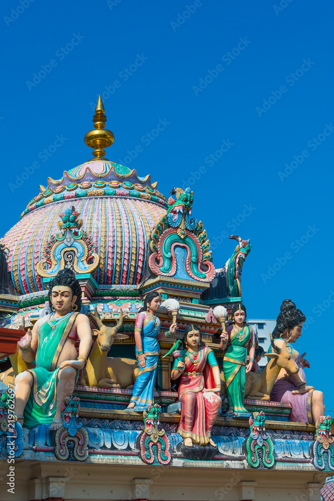 Naklejka premium The colorful Statue of Sri Mariamman the oldest Hindu temple Chinatown travel destination in Singapore with blue sky