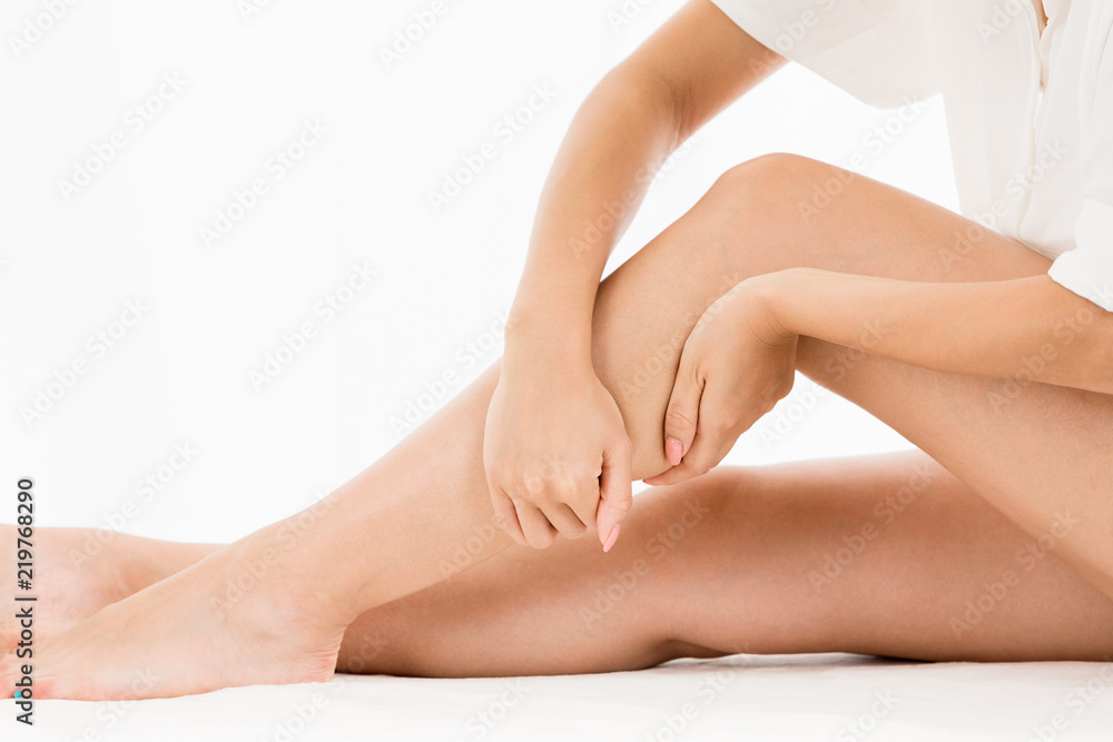 © kei907 - 脹脛・マッサージ © kei907 - 脹脛・マッサージ