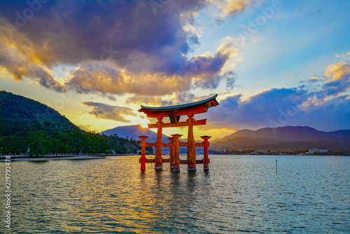 厳島神社 （Itsukushima Shrine）