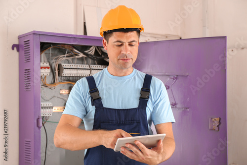 Electrician with tablet PC ...