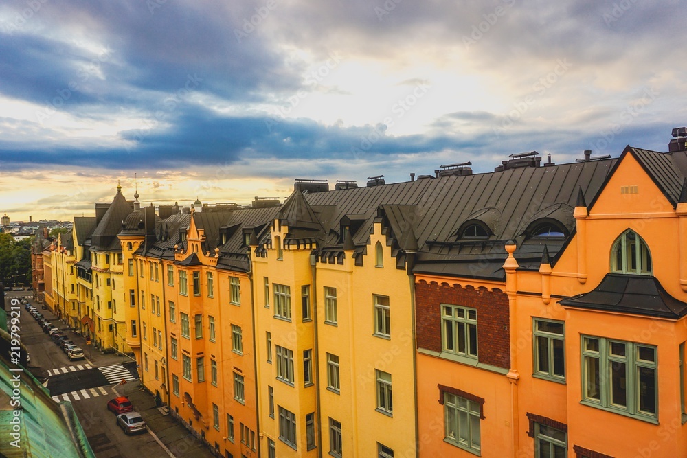 Obraz premium evening over yellow and orange buildings