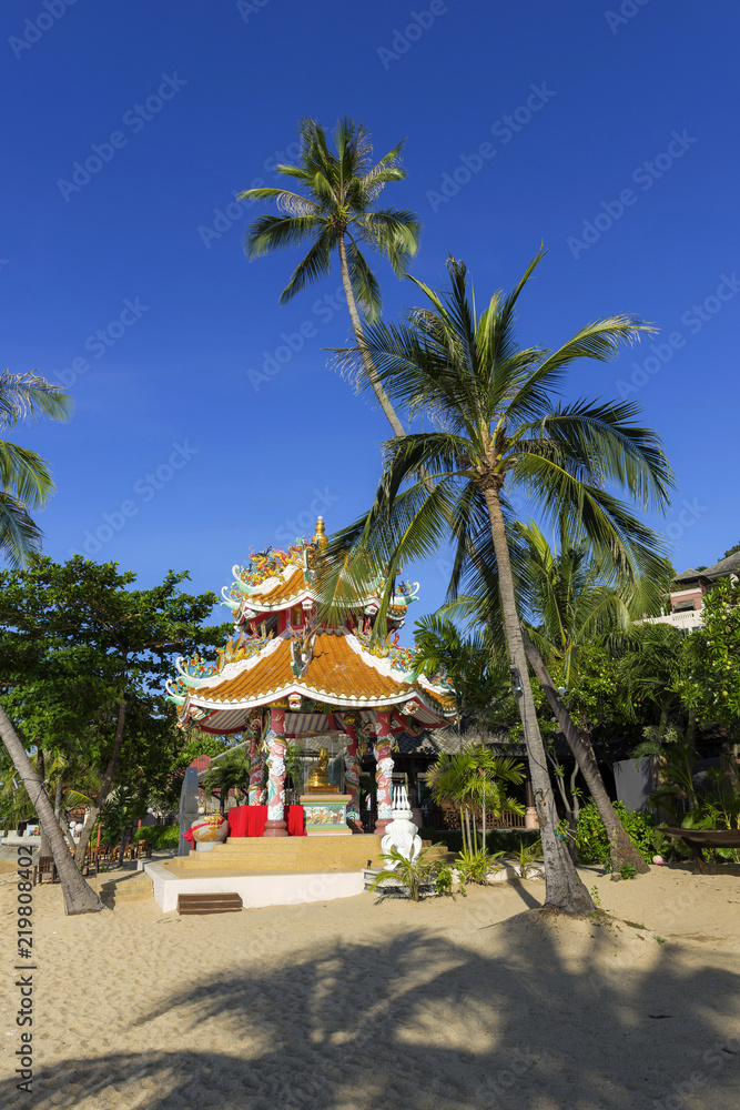 Buddhistischer Tempel am Maenam-Beach, Koh Samui in Thailand Buddhistischer Tempel am Maenam-Beach, Koh Samui in Thailand