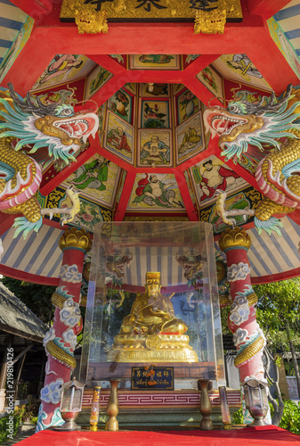 Buddhistischer Tempel am Maenam-Beach, Koh Samui in Thailand