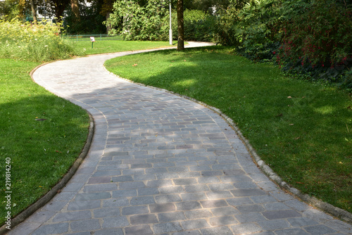 Foto Allée de jardin sinueuse