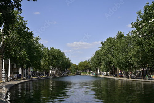 Canal Saint-Martin à Paris, France 