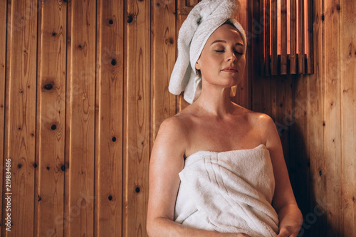 Quadro su tela Woman sitting in a spa with eyes closed
