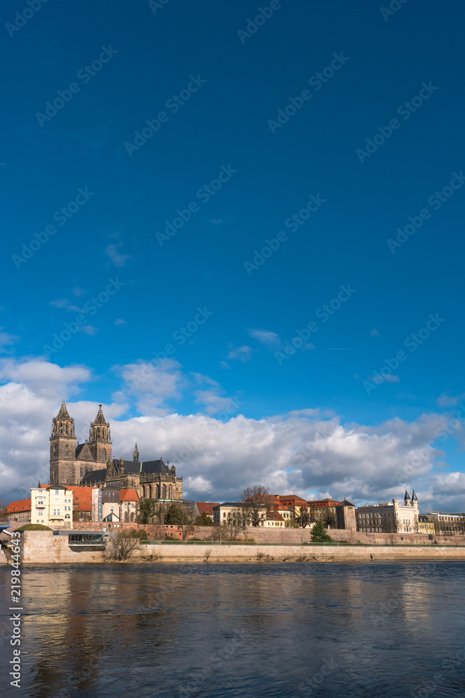 Obraz premium View of Magdeburg Cathedral and Elbe river from another side, Magdeburg, Germany