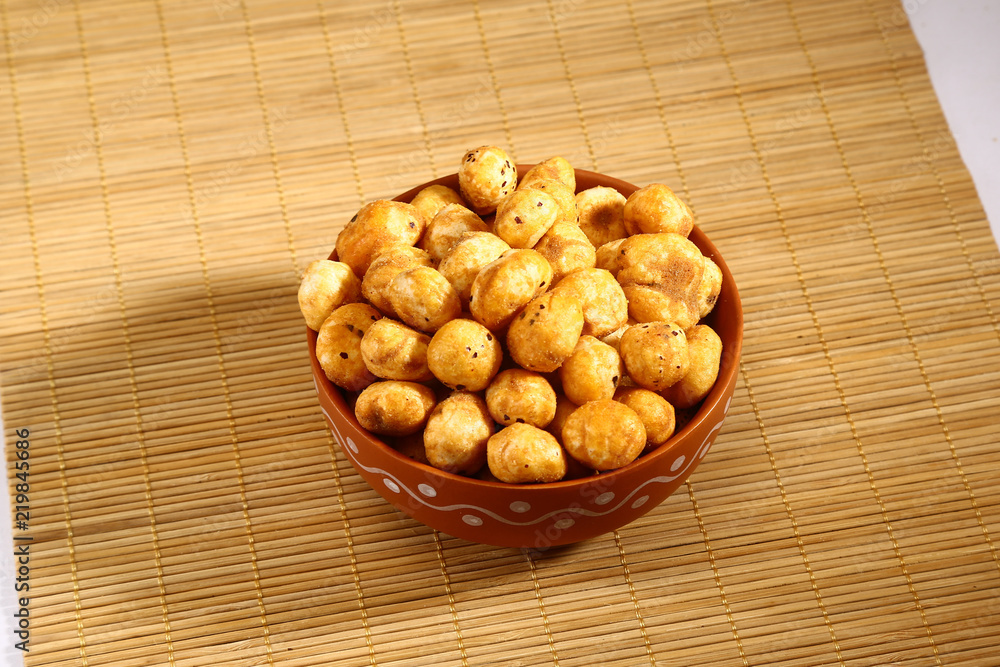 Roasted Phool Makhana or Crispy Lotus pops Seed Roasted Phool Makhana or Crispy Lotus pops Seed