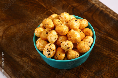 Roasted Phool Makhana or Crispy Lotus pops Seed