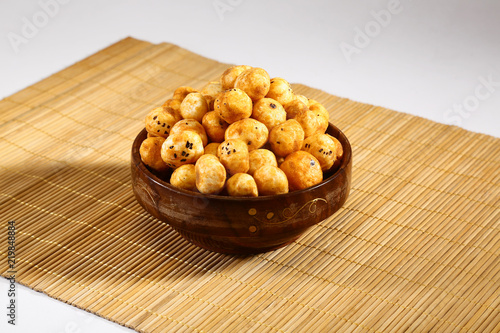 Roasted Phool Makhana or Crispy Lotus pops Seed