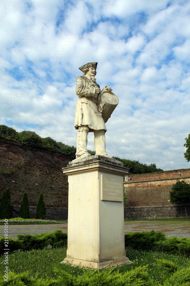 Obraz premium Romanian Soldier monument in memory of local heroes who died