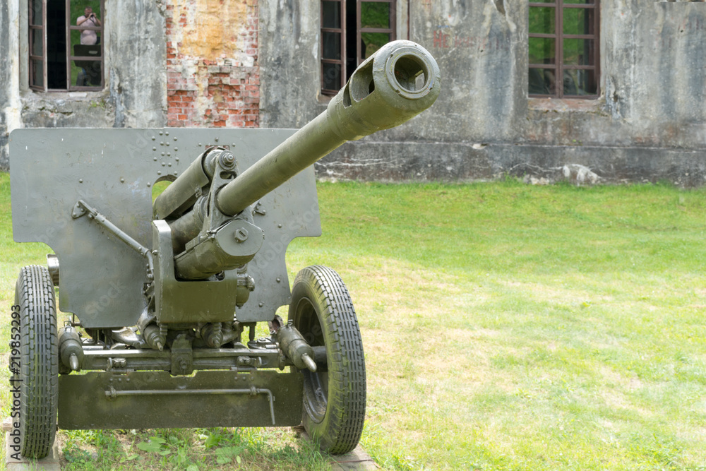 Artillery gun from the World War II age. Artillery gun from the World War II age.