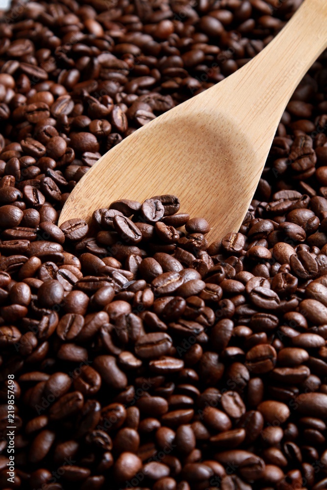 Fototapeta premium Coffee beans with a scoop
