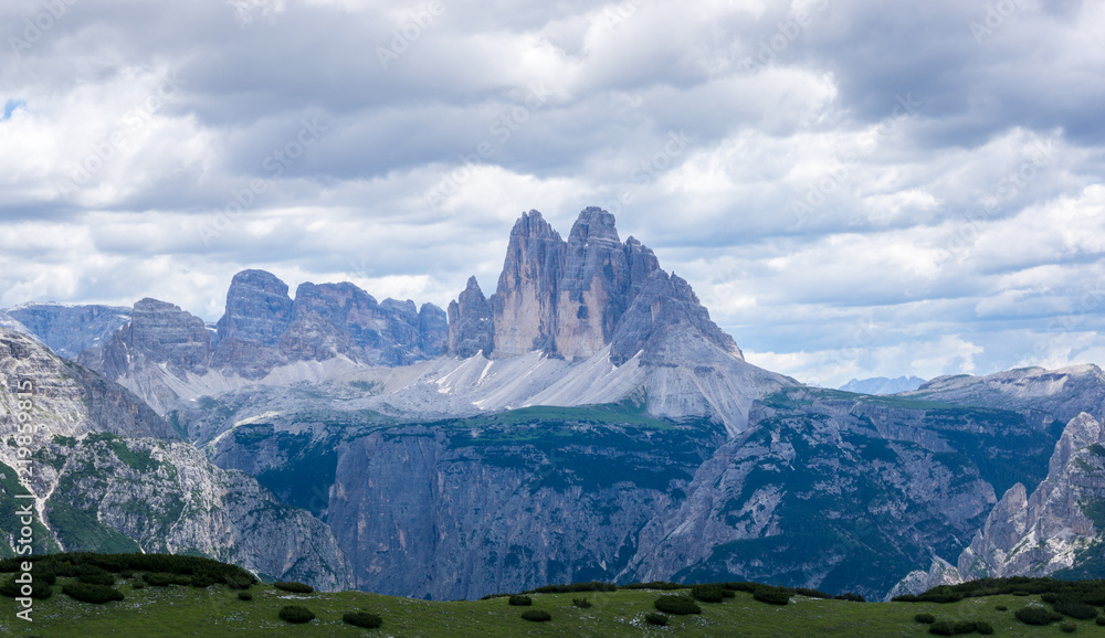 Plätzwiese Strudelkopf 2018-21  Aussicht vom Strudelkopf auf die Drei Zinnen Dolomiten Südtirol 