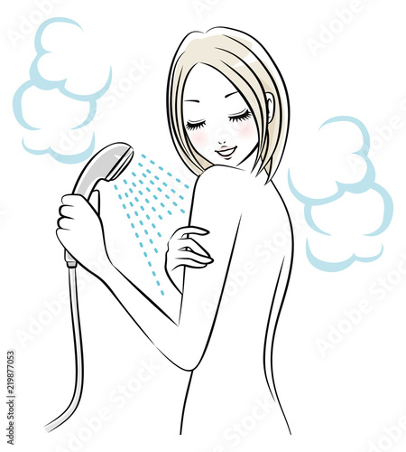 シャワーを浴びる女性