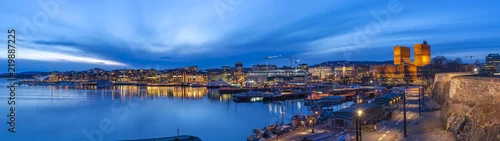 Obraz  z motywem Oslo panorama night city skyline at Oslo City Hall and Harbour, Oslo Norway