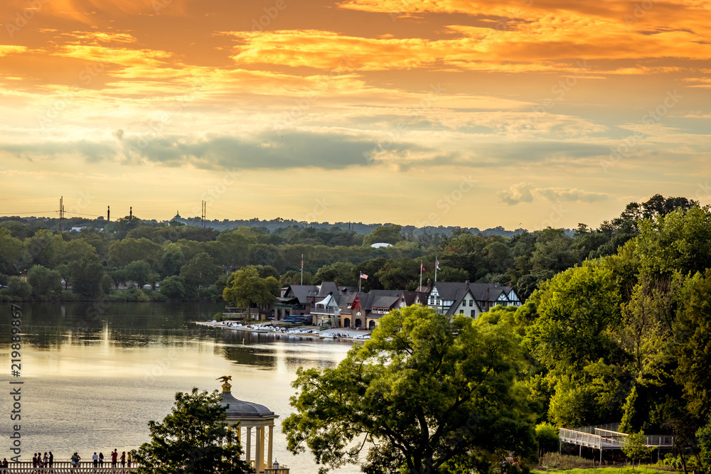 Fototapeta premium Philadelphia city skyline at sunset across Schuylkill river