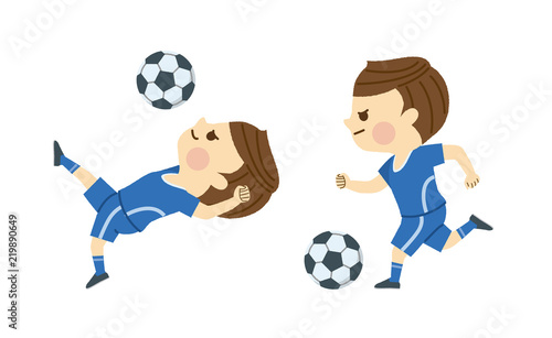 サッカーをする男性