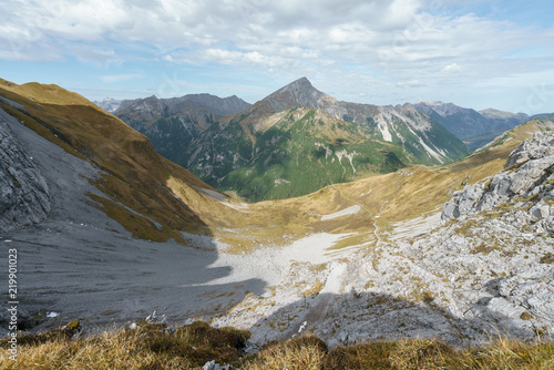 Wandern gegenüber vom Falschkogel auf dem Maldongrad photo