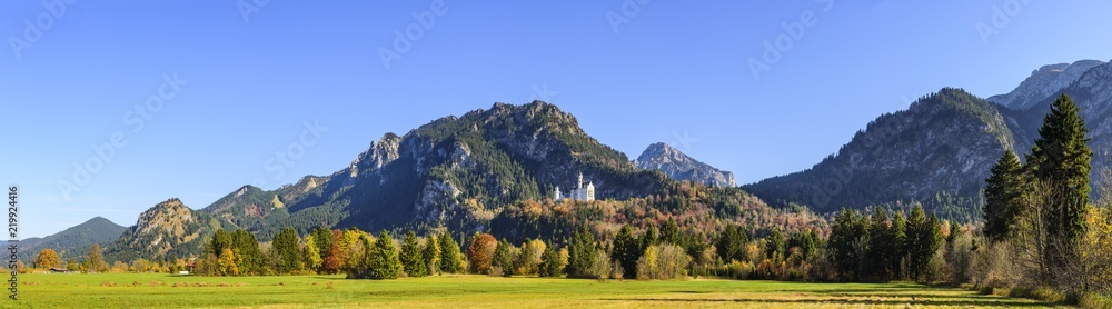 Goldener Oktober am Tegelberg im Ostallgäu Goldener Oktober am Tegelberg im Ostallgäu