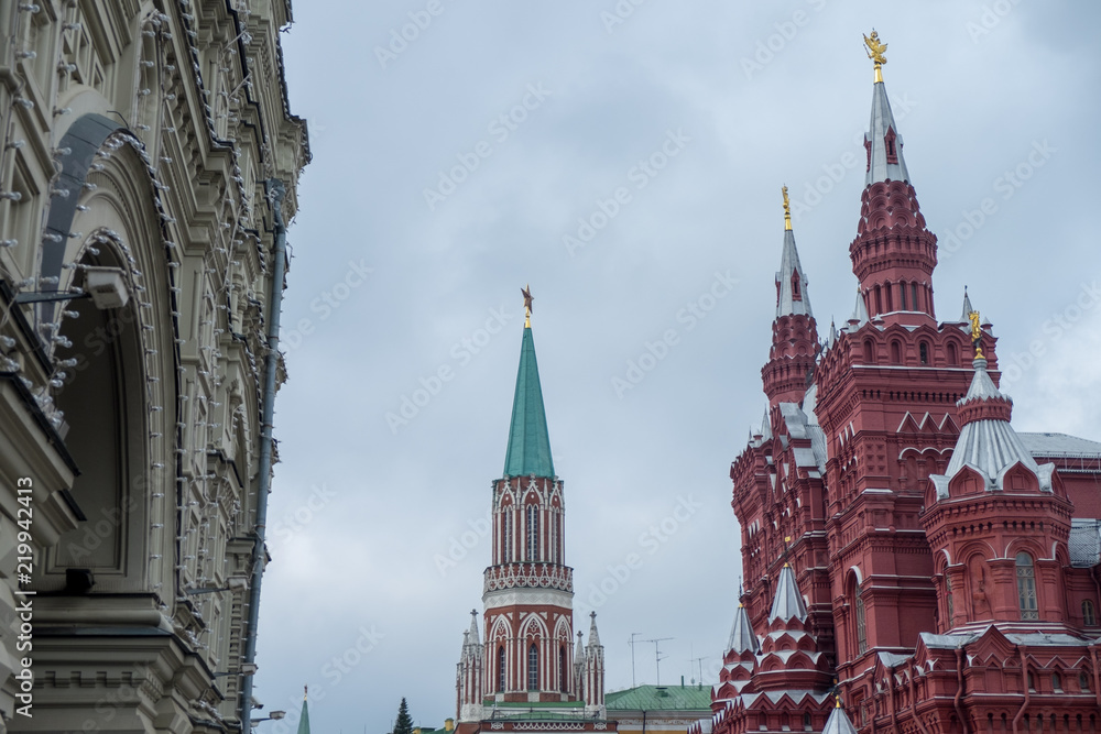 Fototapeta premium Red square moscow kremlin in cloudy day