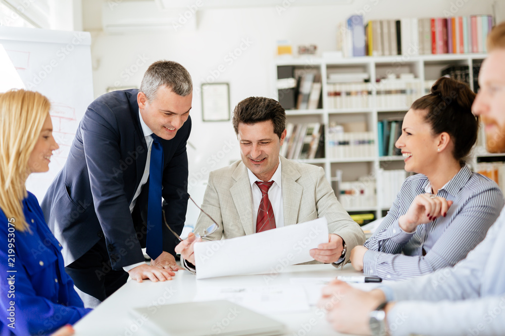 Obraz premium Succeful business partners brainstormin