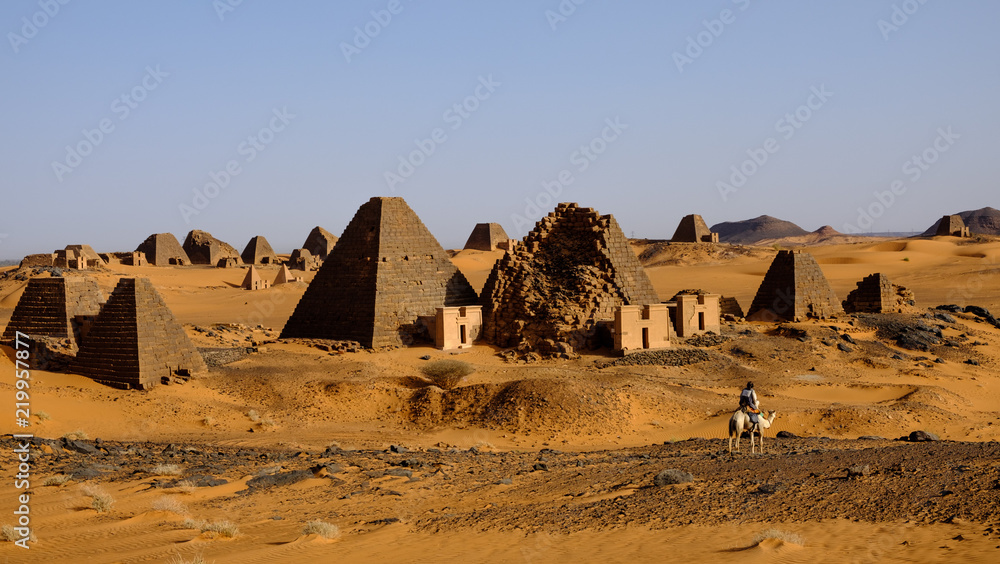 Fototapeta premium Piramidy w Meroe (Meroe), Sudan