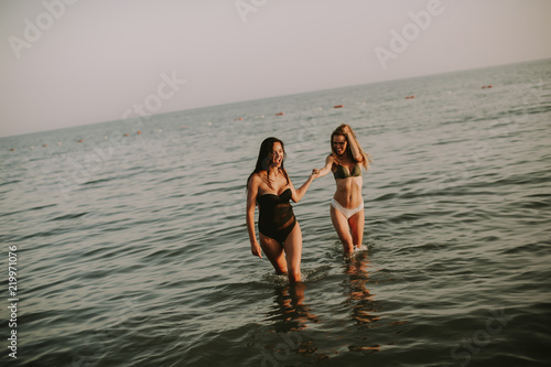 Pretty young women having f...